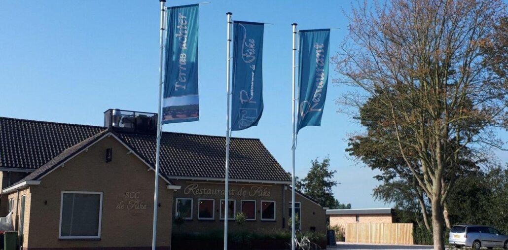 Vlaggen, banieren en masten geleverd bij Restaurant de Fuke Echten