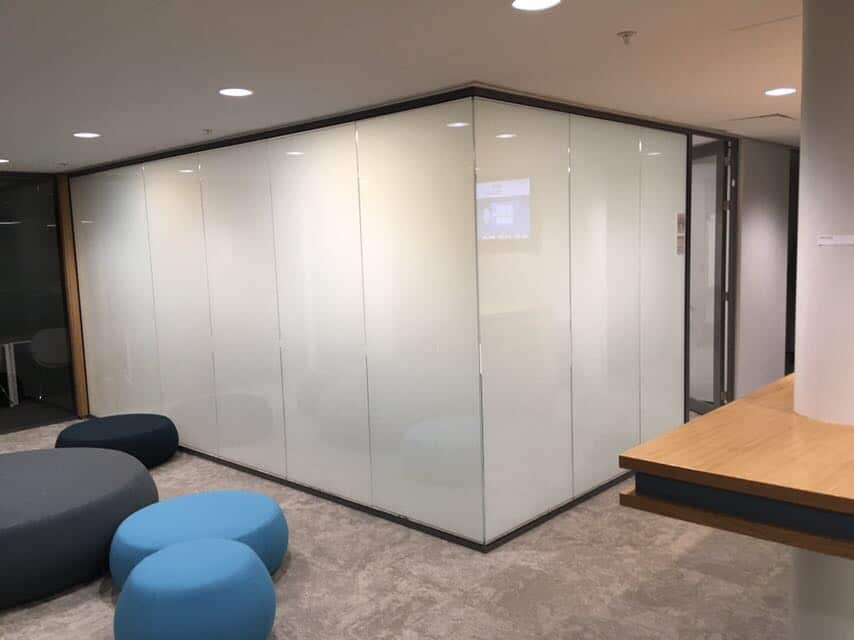 switchfolie voor ramen spreekkamer privacy met een druk op de knop switchfolie voor ramen spreekkamer privacy met een druk op de knop